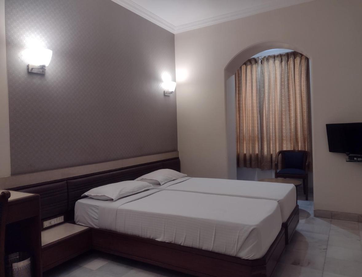 Hotel Ashray International, Sion - Near Bkc Mumbai Exterior photo